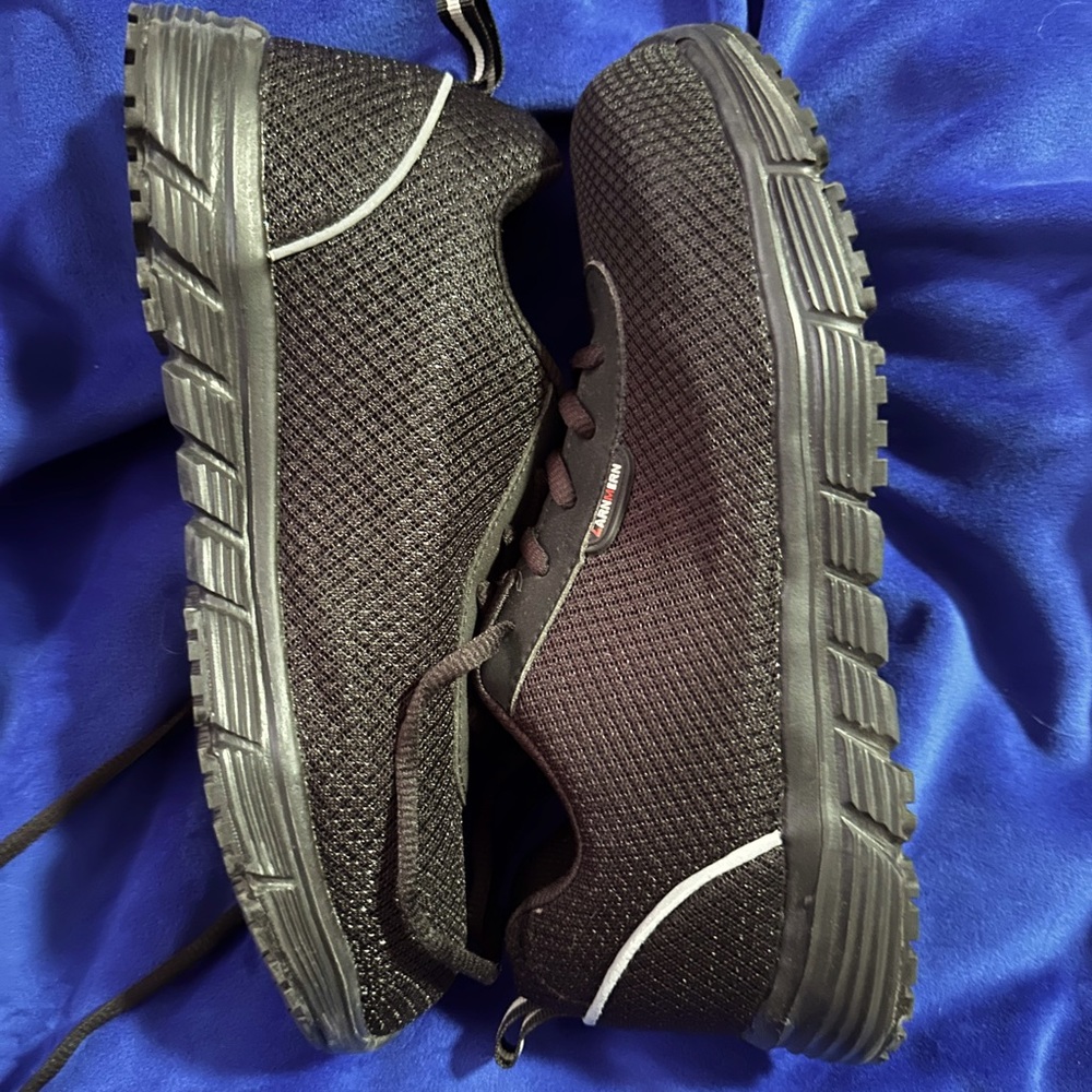 Steal toe women’s shoes, 8.5 like new. Worn once.